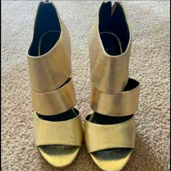 Gold Strappy Heels size 7.5 - Picture 2 of 3